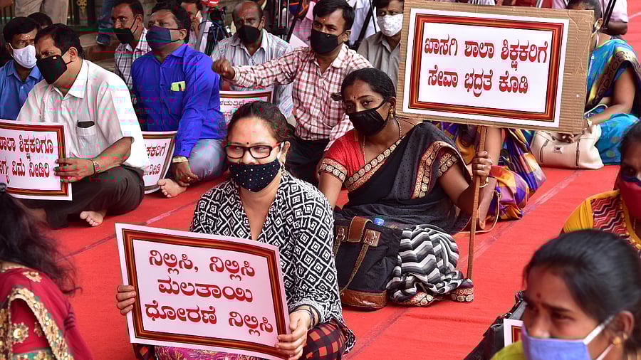 Private School teachers take part in protest against government in providing packages to them. Credit: DH Photo