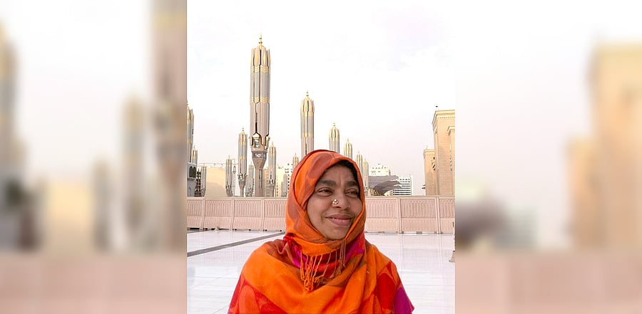 Rahman uploaded a picture of his mother on his official Twitter page. Credit: Twitter/arrahman