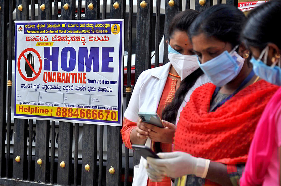 BBMP sealed down a five-storeyed apartment in Kumaraswamy Layout's Vittalnagar as a mother-daughter duo tested positive for the new coronavirus variant. Credit: DH Photo
