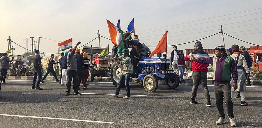 A group of farmers from Rajasthan while trying to enter Haryana forcibly by removing police barricades, in Shahjahanpur. Credit: PTI.