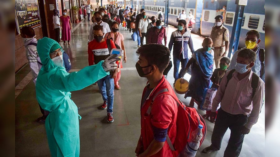 Migrant labours undergo thermal screening at Dadar railway station, in wake of the coronavirus pandemic, in Mumbai, Friday, July 31, 2020. Credit: PTI Photo