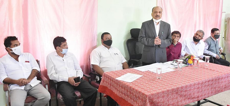 Karnataka State Minority Commission Chairman Abdul Azeem addresses a gathering at Devaraj Urs Bhavan in Madikeri on Tuesday.