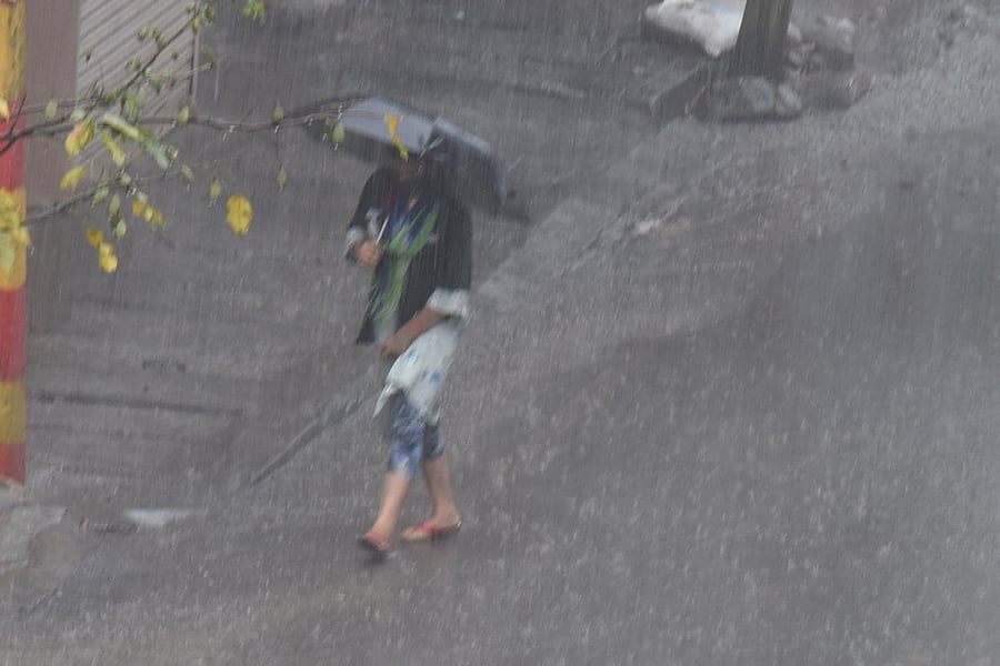 Drizzling rain due to cyclone. Credit: DH Photo