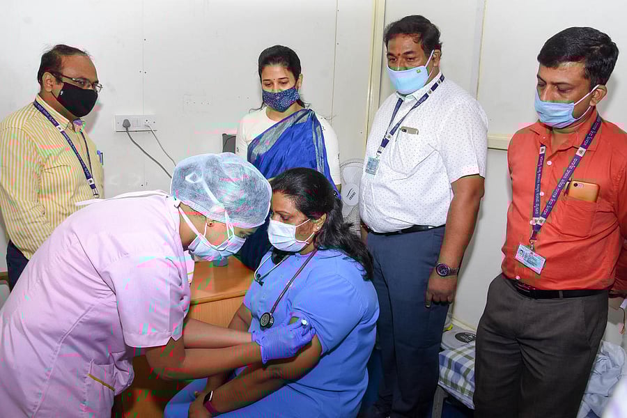 Deputy Commissioner Rohini Sindhuri supervises the Covid-19 vaccine dry run at Apollo Hospital in Mysuru on Friday. DH PHOTO