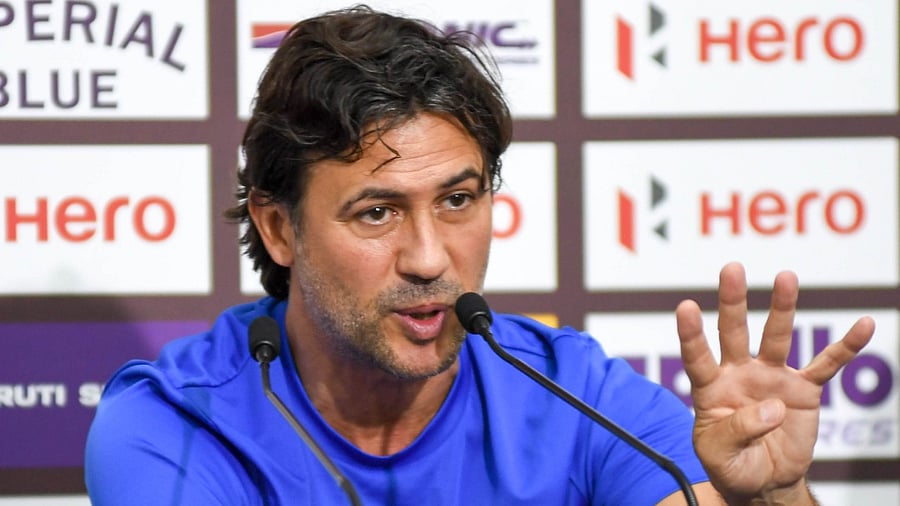 Carles Cuadrat addressing press conference on the eve of their ISL football match against Goa Fc at Sree Kanteerava Stadium. Credit: DH Photo