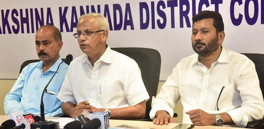 Former MLA J R Lobo speaks to mediapersons in Mangaluru. Credit: DH Photo