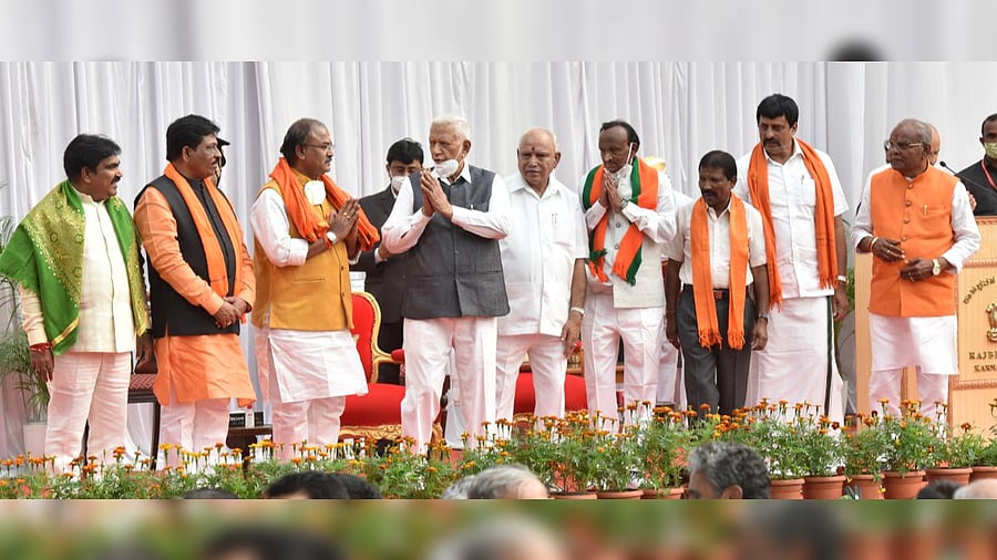 The newly inducted ministers along with Karnataka CM BS Yediyurappa and Governor Vajubhai Vala. Credit: DH Photo