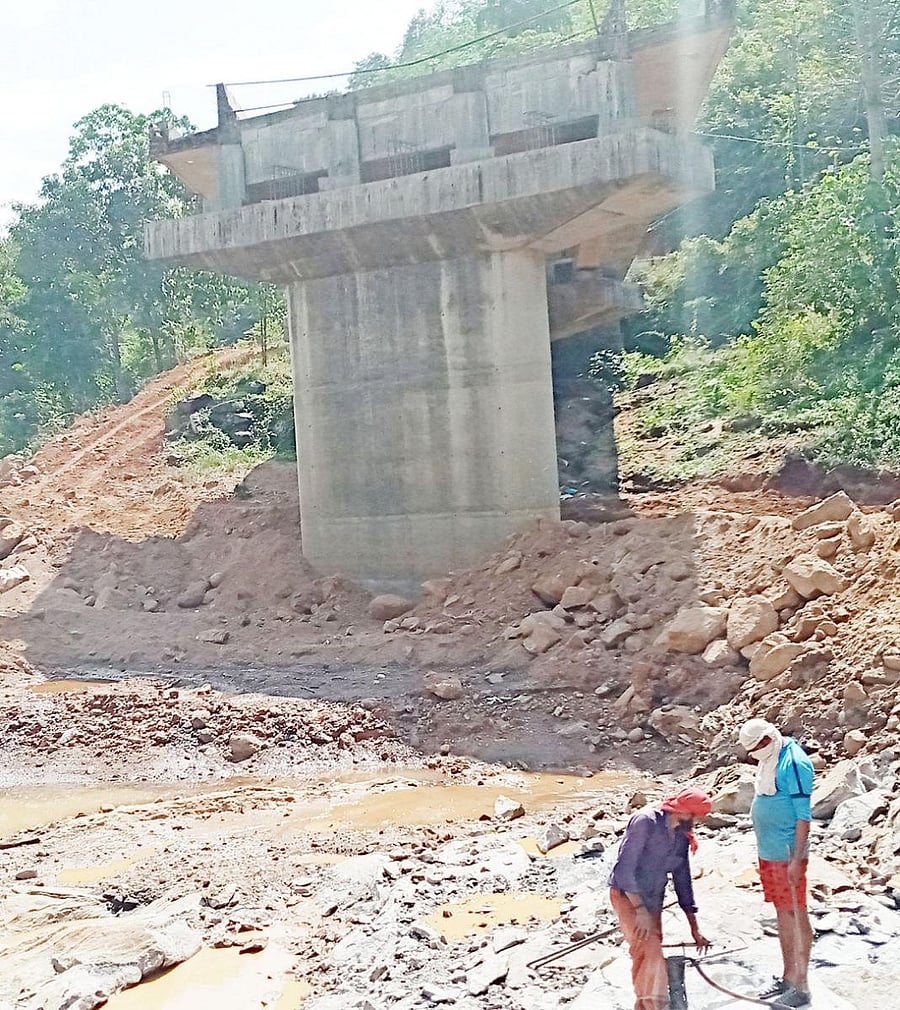 The work on the bridge across Kootupole in progress, near Makutta.