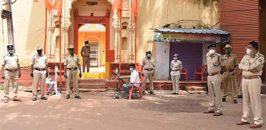Police in Bidar city. Credit: DH Photo