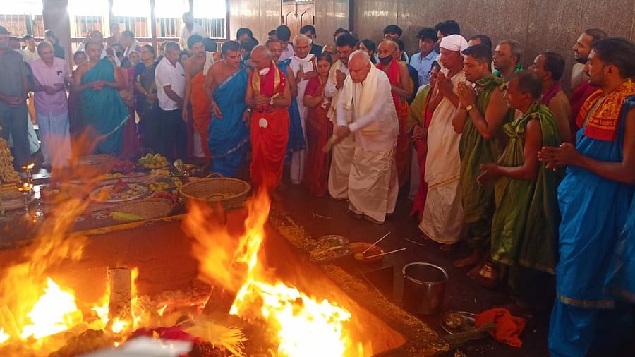 Chief Minister B S Yediyurappa takes part in Ganahoma at Sri Vinayaka Temple in Anegudde, in Kundapur taluk of Udupi district. Credit: DH Photo