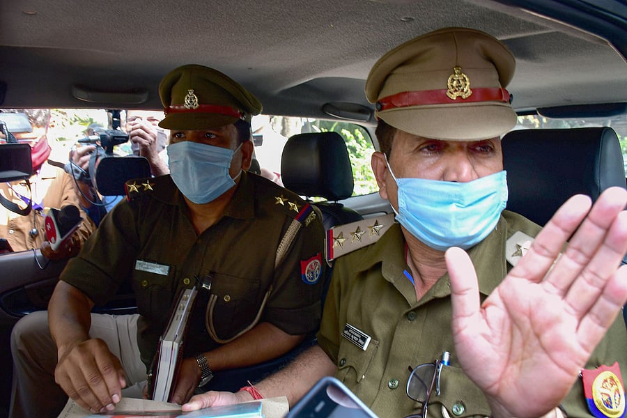 Uttar Pradesh police personnel arrive at CP office to question the makers of Amazon Prime Video series 'Tandav', in Mumbai. Credit: PTI Photo