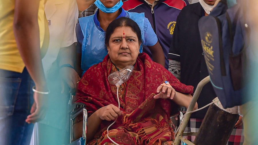 AIADMK leader VK Sasikala being taken to Victoria hospital for a scan. Credit: PTI Photo