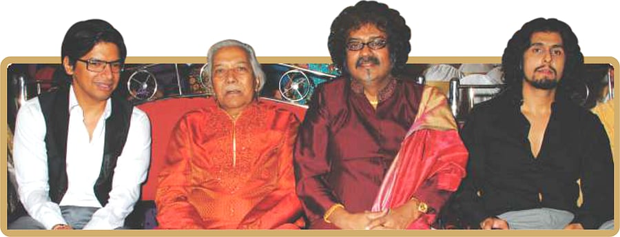 Ustad Ghulam Mustafa Khan with his disciples Shaan, Hariharan, and Sonu Nigam at an event. Credit: www.ustadghulammustafakhan.com