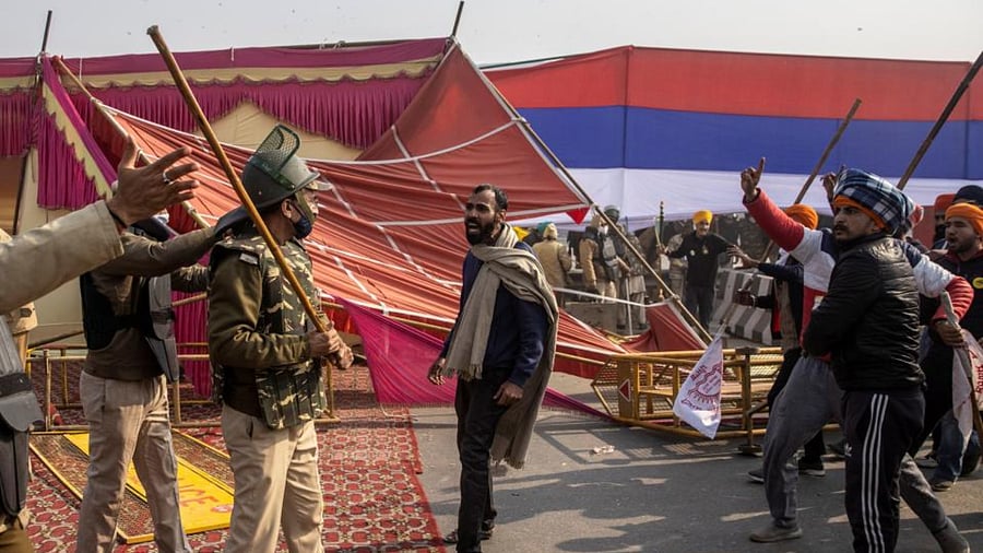 Farmers clash with police during a tractor rally to protest against farm laws on the occasion of India's Republic Day in Delhi, India, January 26, 2021. Credit: Reuters Photo