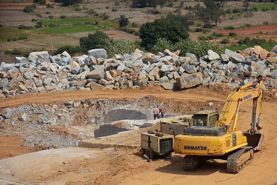 A house damaged due to quarry work in Madapalli, Chikkaballapur district, Jan 21, 2021. DH Photo/Pushkar V