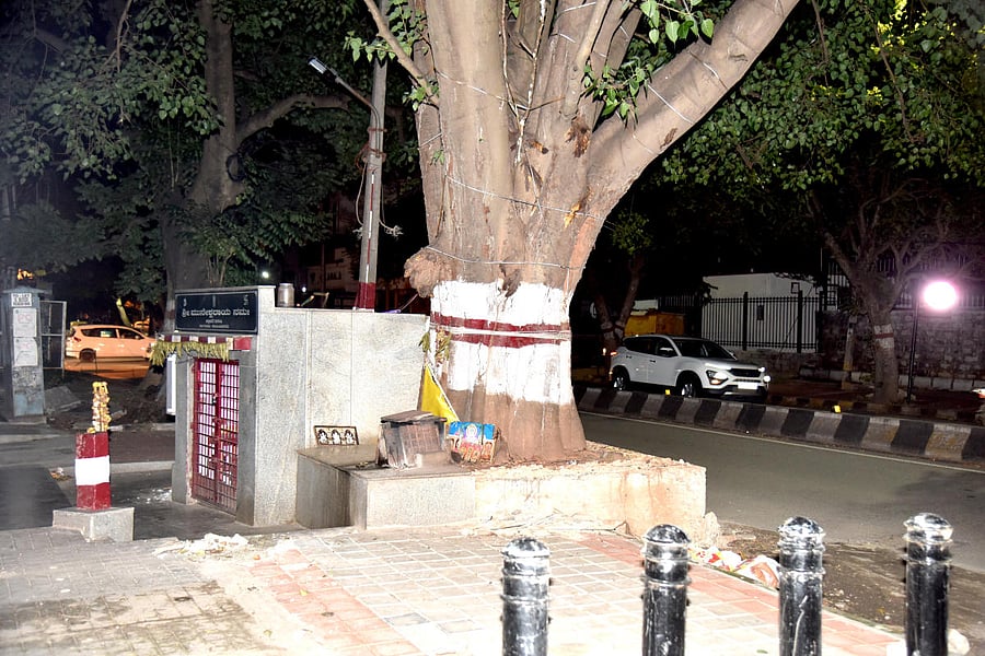 A temple constructed on a footpath in Jayanagar 4th Block, Bengaluru. Representative image/Credit: DH File Photo