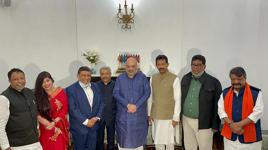 Former Forest Minister Rajib Banerjee, expelled TMC members Baishali Dalmiya, Prabir Ghoshal, TMC leader Rathin Chakraborti meet Union Home Minister Amit Shah at his residence in Delhi. Credit: BJP Photo