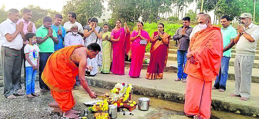 Puja was offered to River Cauvery at Kushalnagar. Credit: DH.