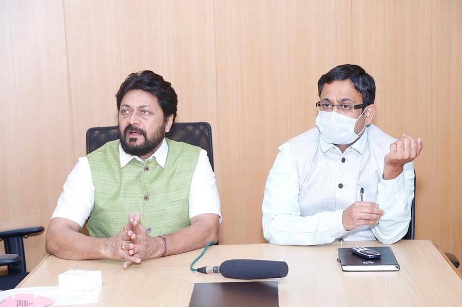 Suneel Puranik, president of Karnataka Chalanachitra Academy, and Dr P S Harsha, commissioner, Department of Information and Public Relations.