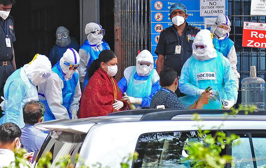 Several supporters of Sasikala arrived at Kodagurki in vehicles with no registration numbers. Credit: DH Photo