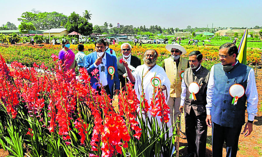Sri Sri Ravishankar inaugurated the National Horticulture Fair 2021 at the Indian Institute of Horticulture Research (IIHR) in Hesaraghatta. Credit: DH Photo