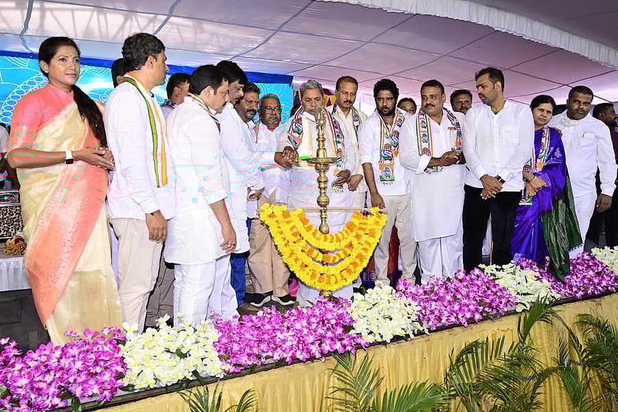 Leader of the Opposition Siddaramaiah inaugurates a Congress convention and felicitation to Gram Panchayat members, at Hunsur, Mysuru district, on Saturday. KPCC women’s wing president Pushpa Amarnath, B J Vijay Kumar, B Z Zameer Ahmed Khan, former MP R Dhuruvanarayan, MLA Anil Chikkamadu and MLC R Dharmasena are seen. DH Photo