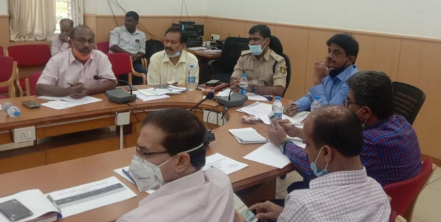 The officials participate in the video-conference with Health Minister K Sudhakar in Mandya  on Monday. DH PHOTO