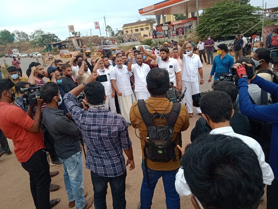Protest at Kasargod. Credit: DH Special arrangement