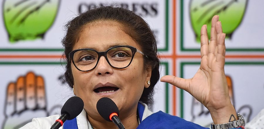 Dev asserted that the Congress and the grand alliance believe in accountability and the guarantee of jobs. Credit: PTI Photo