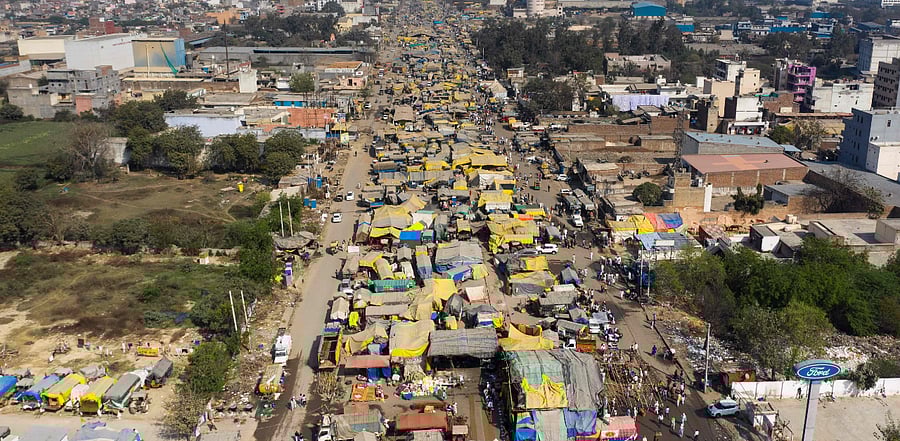 Despite several rounds of talks between the government and the farmer unions, the two sides have failed to reach an agreement. Credit: AFP Photo