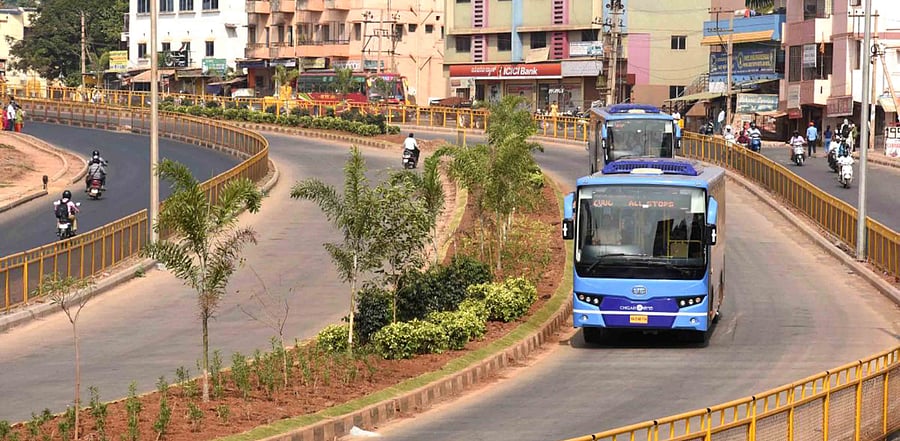 Hubballi-Dharwad, found in the 10-lakh-plus population category, ranks an abysmal 37th of the 49 cities evaluated for EOL. Credit: DH Photo