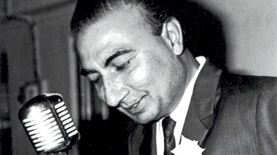 Sahir Ludhianvi. Credit: Twitter/Film History Pics.