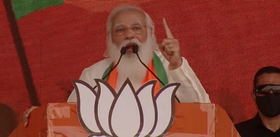 Narendra Modi addressing a gathering at Brigade Ground in Kolkata. Credit: twitter.com/BJP4India