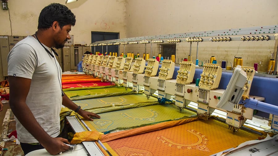 A weaver carrying out embroidery work on a saree at a powerloom unit in Doddaballapur Integrated Textile Park, Bengaluru Rural district. Credit: DH.