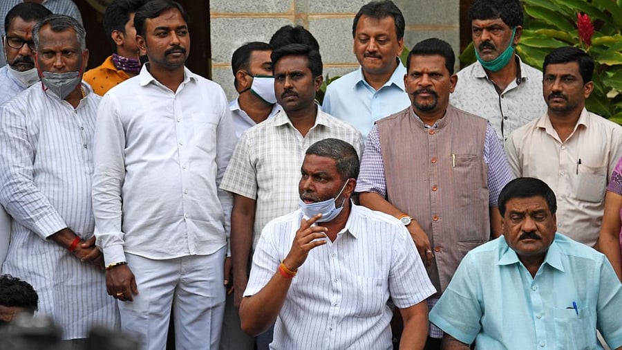 BJP MLA Balachandra Jarkiholi at a press conference in Bengaluru on Sunday. Credit: DH Photo/Pushkar V.