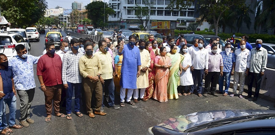 People pay tribute to victims of 1993 Bombay bombings at Century Bazar. Credit: PTI Photo/ Representative