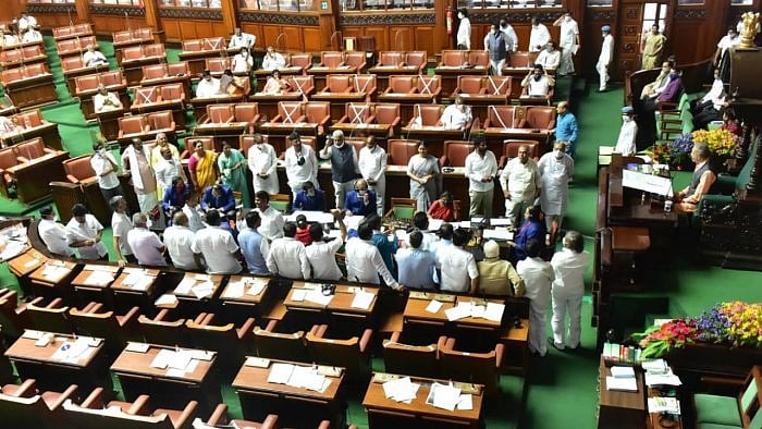 Congress MLAs protest in the well of the House, demanding a court-monitored probe into the sex scandal on Tuesday. Credit: Department of Information & Public Relations