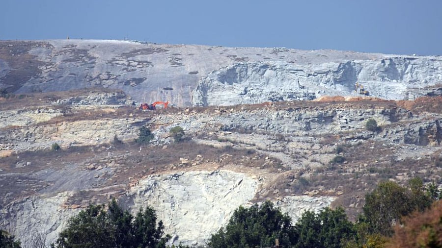 A quarry site in Chikkanagavalli, Chikkaballapur district. Credit: DH Photo/Pushkar V