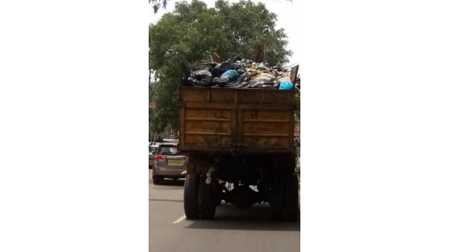 An uncovered truck carrying waste in Mysuru city. Credit: DH File Photo