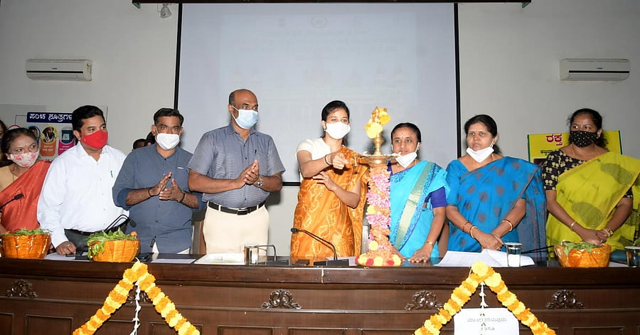 Deputy Commissioner Rohini Sindhuri inaugurates valedictory ceremony of ‘Poshan Pakhwada’, at Zilla Panchayat, in Mysuru, on Wednesday. ZP President Parimala Shyam and vice-president Gowramma Somashekar are seen. Credit: DH Photo