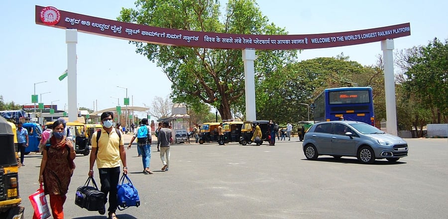 A welcome board outside the Hubballi Railway Station. DH photo