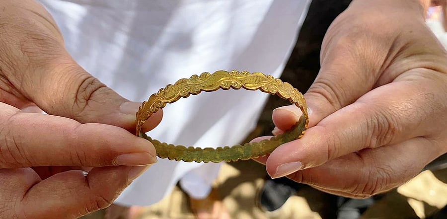 Photo of the bangle that was found in Raigad. Credit: Twitter Photo/@YuvrajSambhaji