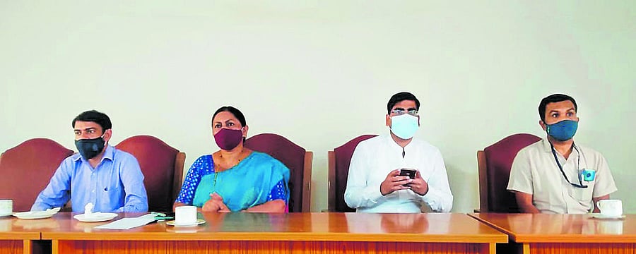 Zilla Panchayat CEO Bhanwar Singh Meena speaks at a meeting in Madikeri. Credit: DH photo. 