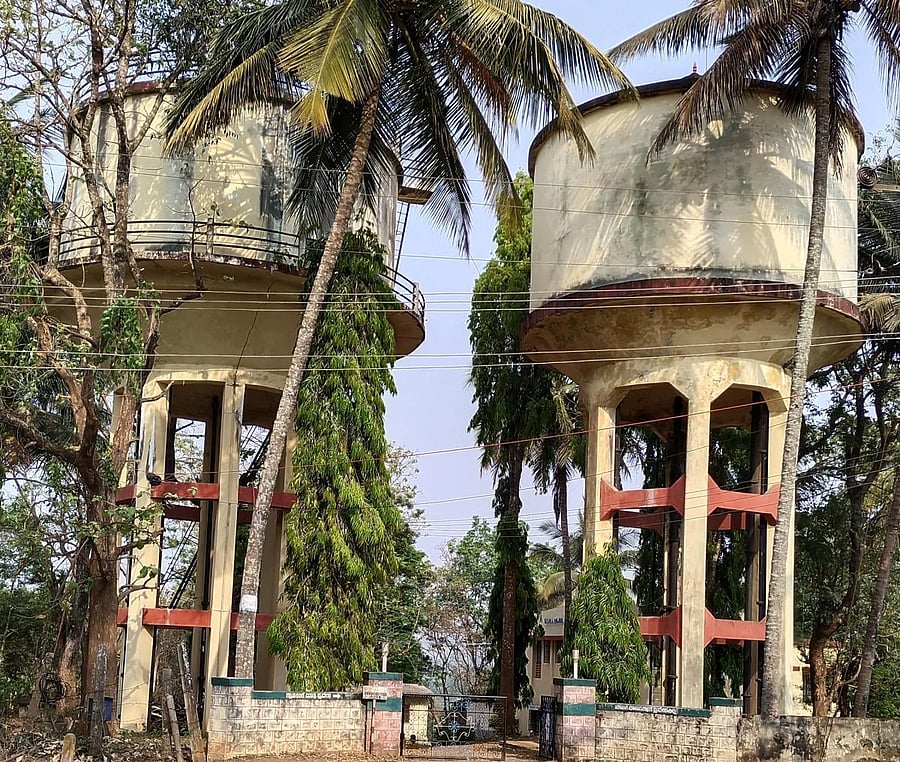 The overhead tanks in Kushalnagar that supply water to the town. Credit: DH Photo