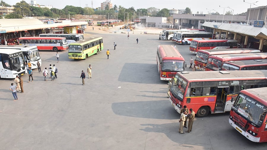 A view of the KSRTC bus stop in Majestic with very less commuters. Credit: DH Photo/Janardhan B K