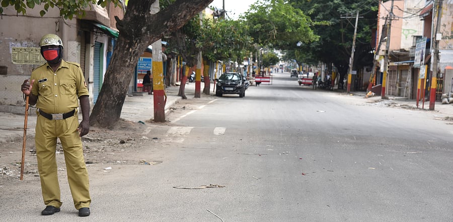 Only vehicles providing essential services, those carrying freight, home delivery, E-commerce and empty vehicles have been allowed to operate during the curfew hours. Credit: DH File Photo