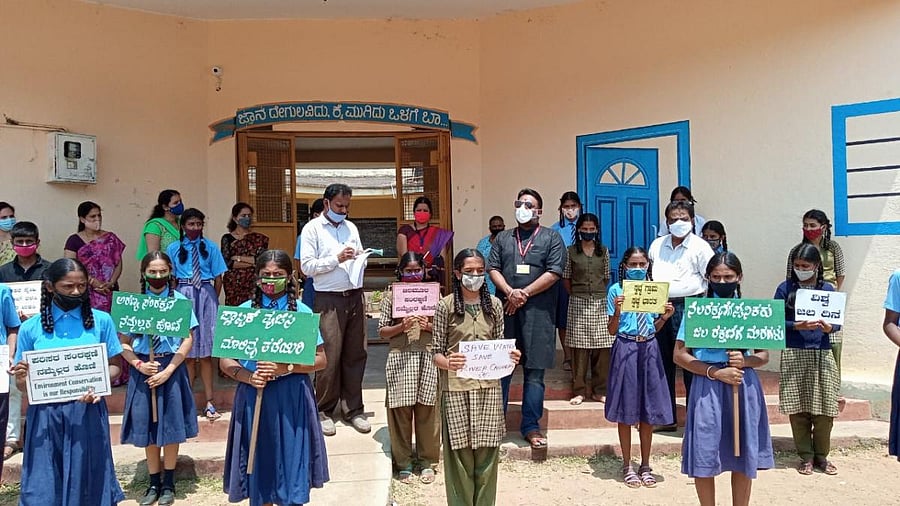 Member of National Commission for Protection of Child Rights, Dr G R Anand, visited the Government High School in Kudumangaluru.