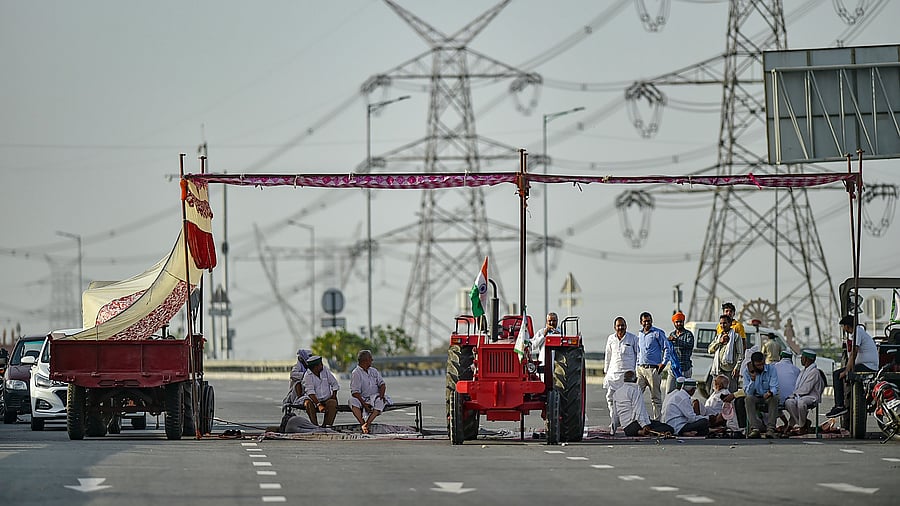 Farmers block the KMP Expressway during their ongoing agitation against the three farm laws, in Ghaziabad. Credit: PTI Photo