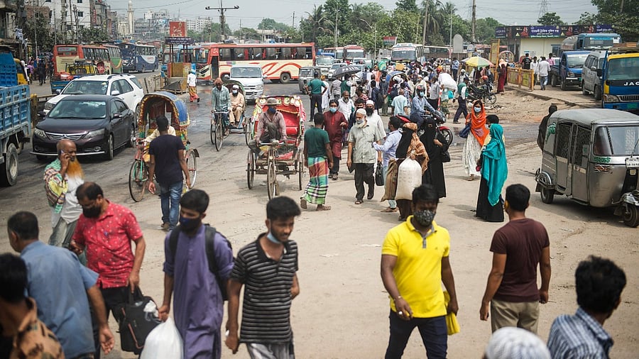 People in Dhaka, leaving the city amid the announcement of an 8-day lockdown. Credit: AFP Photo