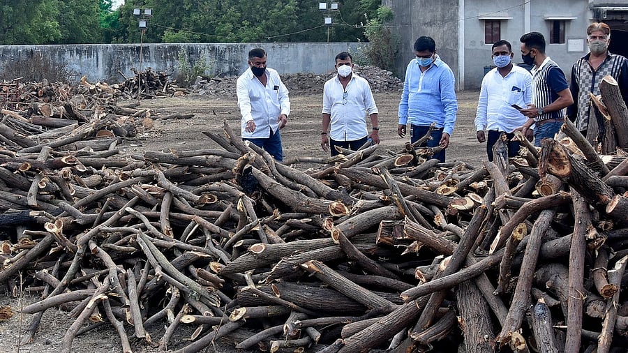 India on Monday registered a record 273,810 new daily infections and 1,619 deaths. Credit: AFP Photo